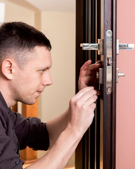: Professional Locksmith For Commercial And Residential Locksmith Services in Paramount, CA