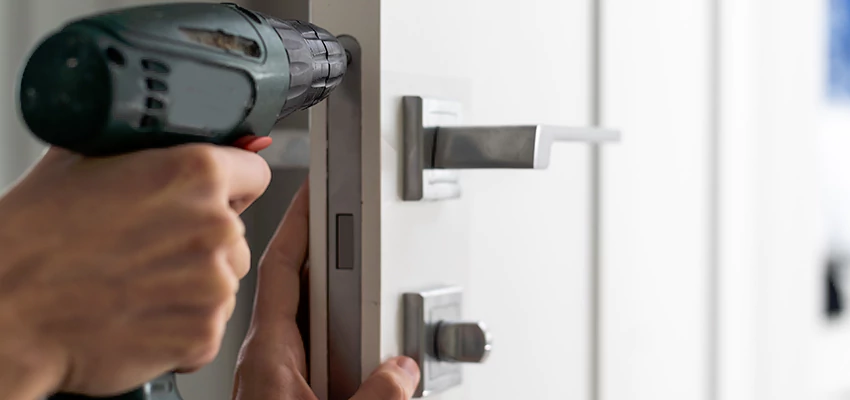 Locksmith For Lock Replacement Near Me in Paramount, CA