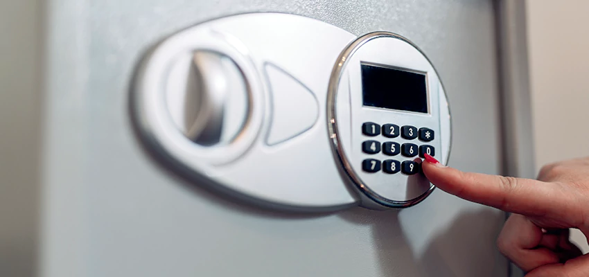 Jewelry Safe Cracking in Paramount, California