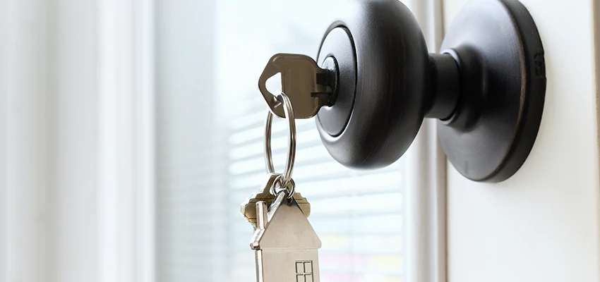 Bifold Door Knob Replacement in Paramount, California