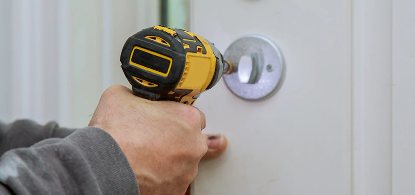 Street Locksmith For Smart Lock Repair in Paramount, CA